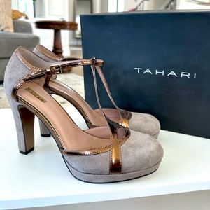 TAHARI Suede T-Strap Pump, Taupe and copper, Size 8, NWB